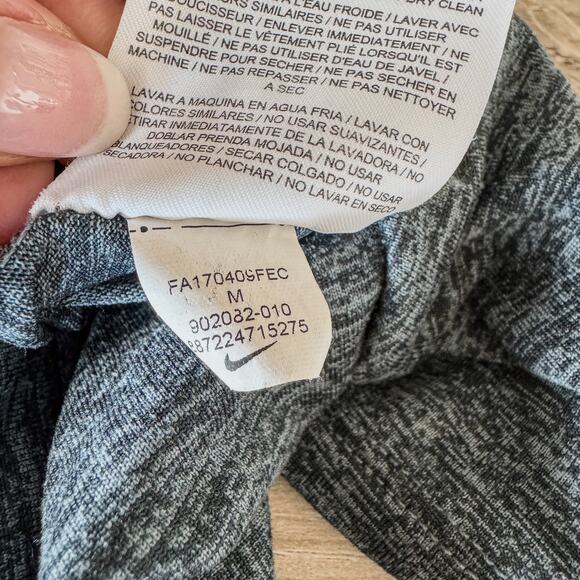 Nike Dri-Fit Dry Legend Scoop Neck Veneer Tee, Heather Black, Women’s SZ Medium - Picture 7 of 9